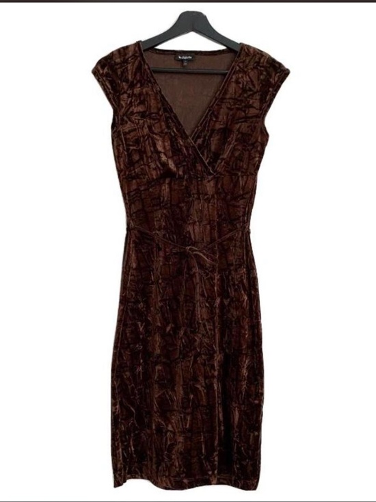 le chateau Dresses & Skirts - Vintage Brown Velvet Dress